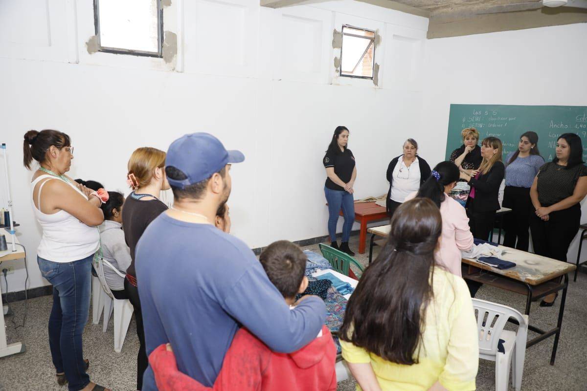 2_Ministra_en_el_Centro_Comunitario_de_la_Chacarita_19-09-22.jpg