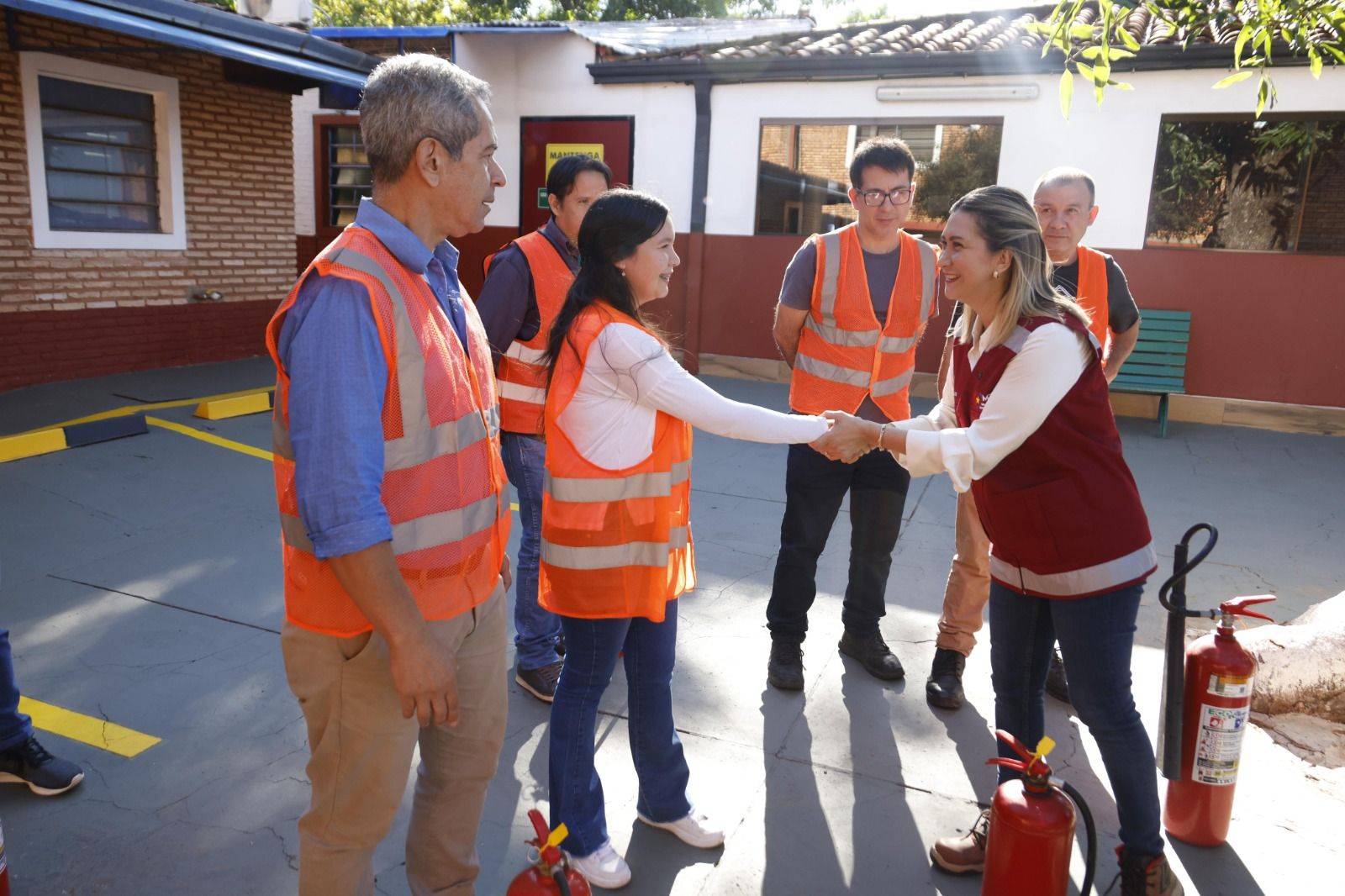 Práctica de evacuación en industria confeccionista para promover la seguridad en los entornos laborales