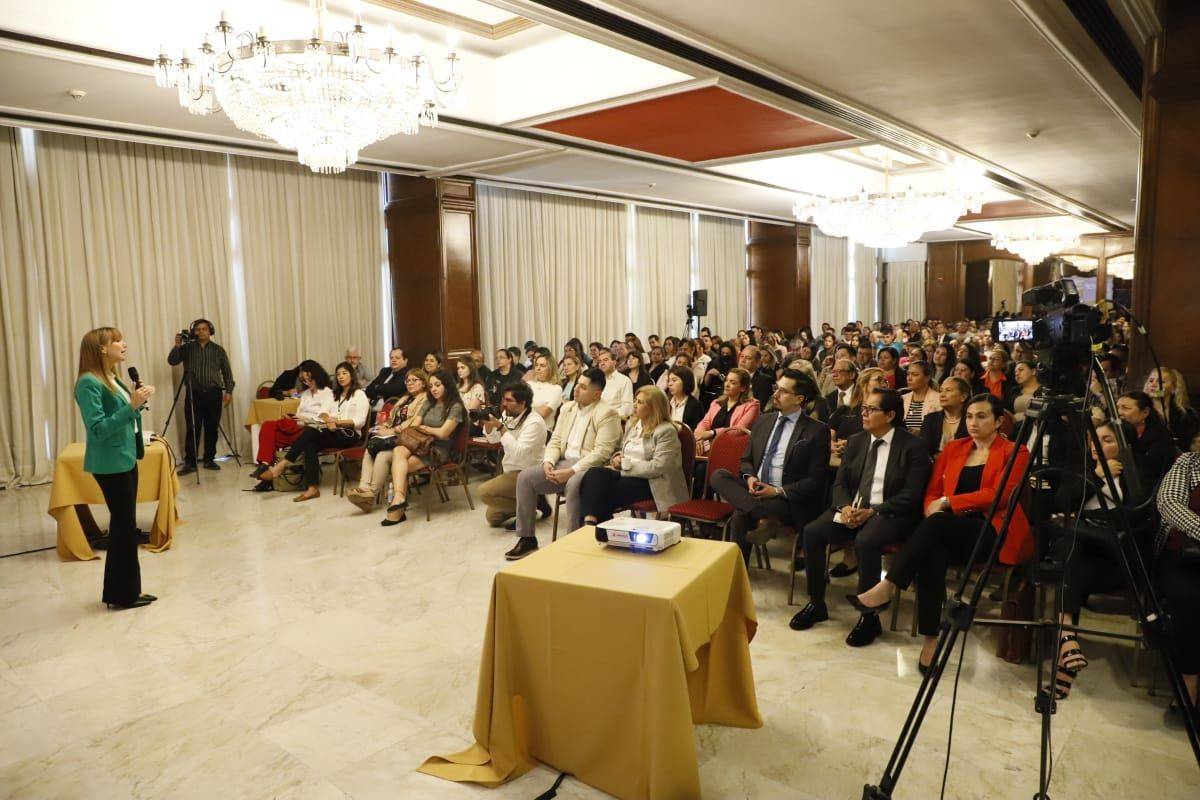 Ministra_en_congreso_en_hotel_Guarani_31-07-23.jpg