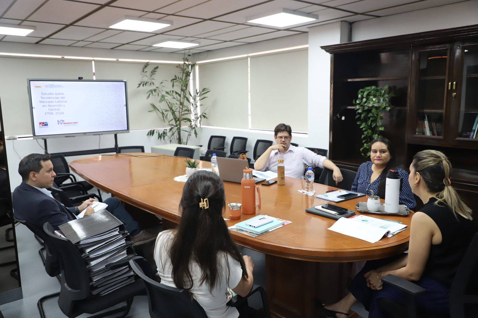 Revisan avances de la encuesta sobre las tendencias del mercado laboral en Asunción y Central