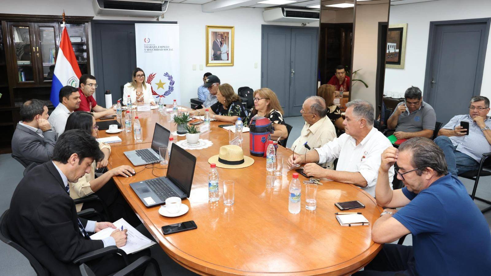 Sindicatos y Gobierno retoman el diálogo para definir la agenda laboral 2025