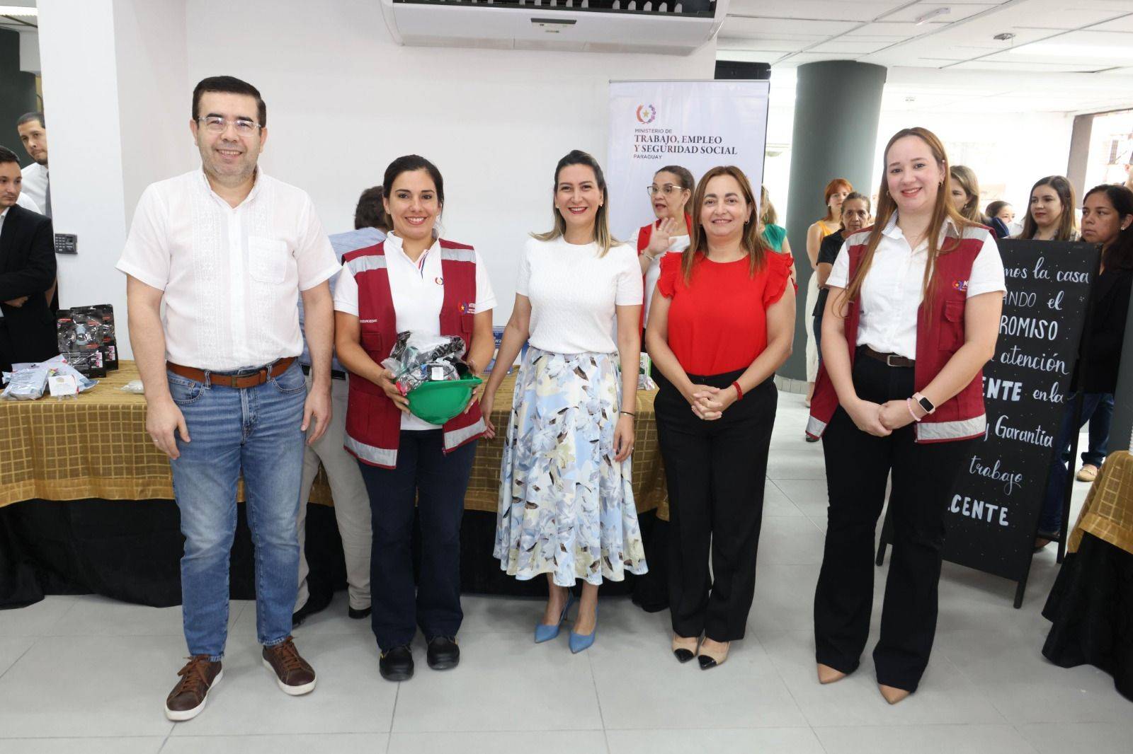 En el Día del Funcionario Público, Ministerio de Trabajo presenta mejoras y entrega equipos de protección a fiscalizadores