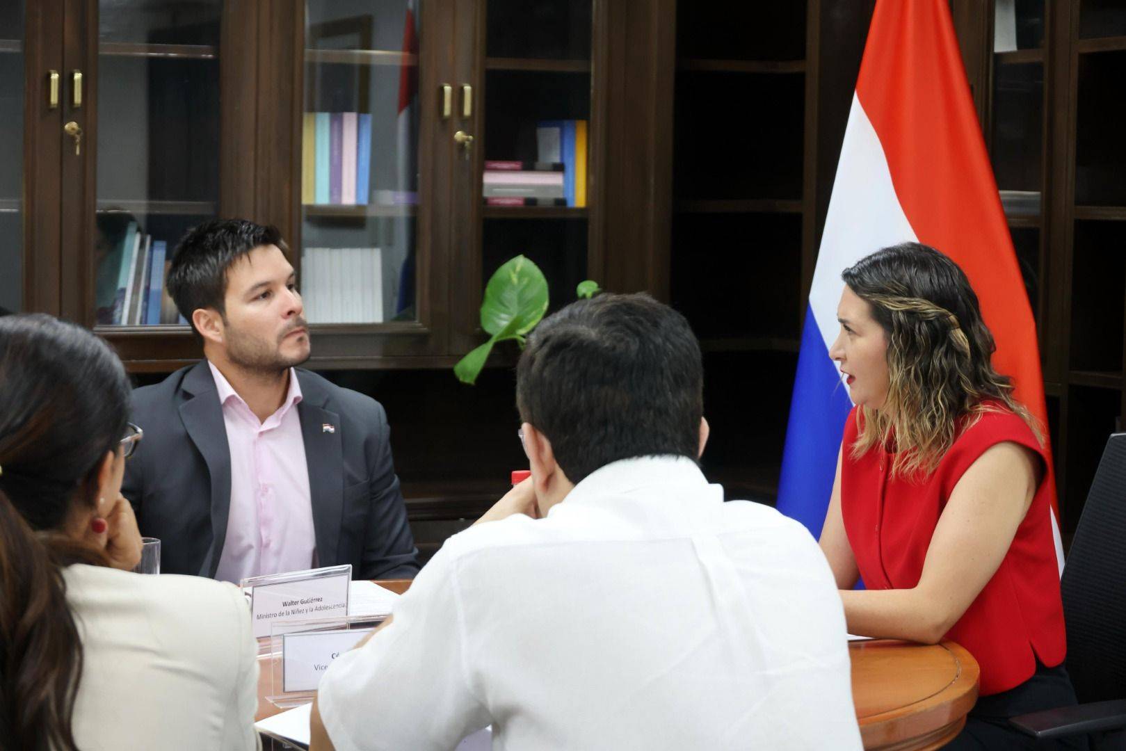 ​Ministerios de Trabajo y de la Niñez articulan estrategias de protección infantil y fortalecimiento familiar