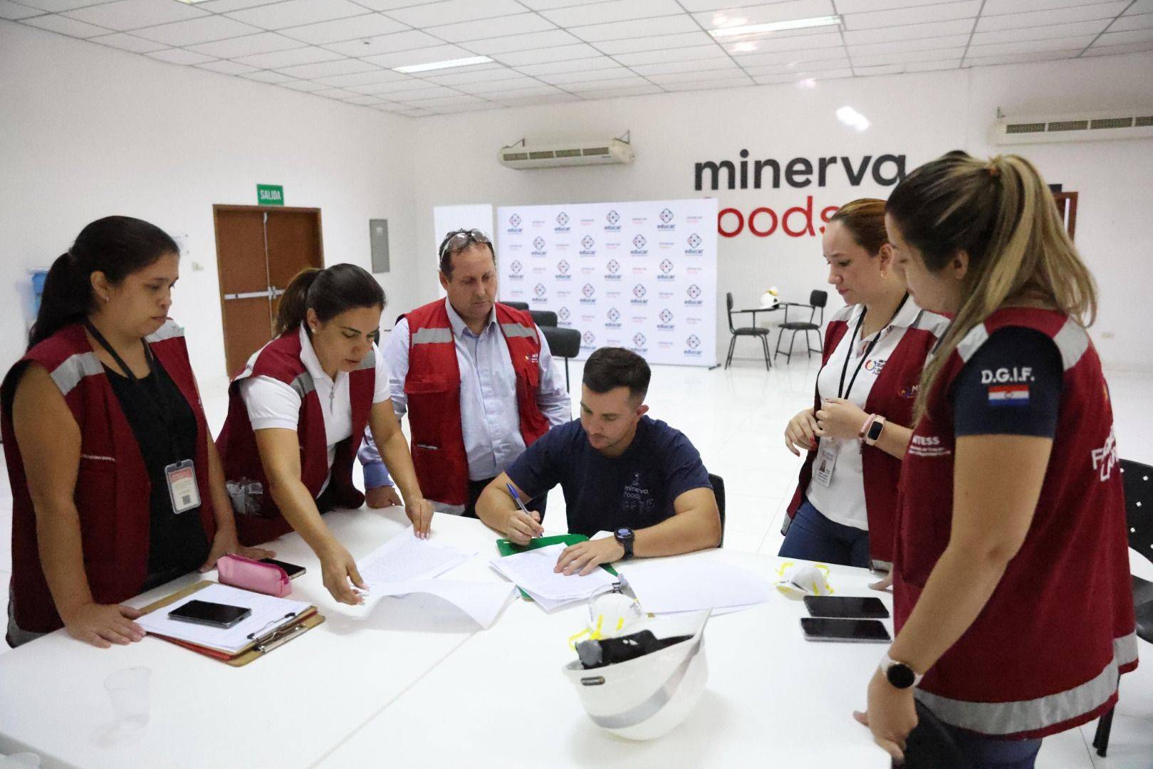 El Ministerio de Trabajo dispone la suspensión parcial de actividades en Minerva Foods