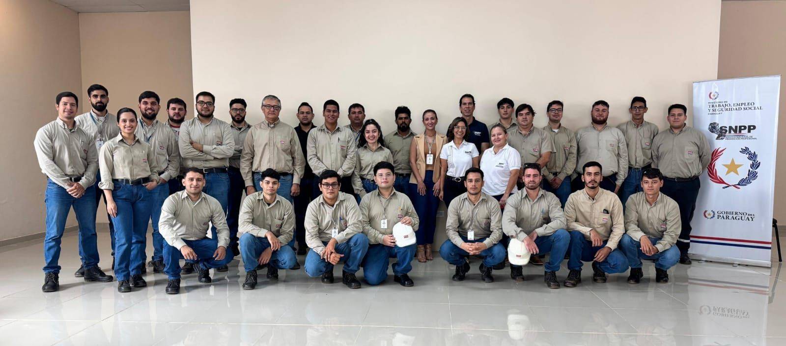 ​Jóvenes concluyeron primera etapa de formación dual en electricistas de distribución