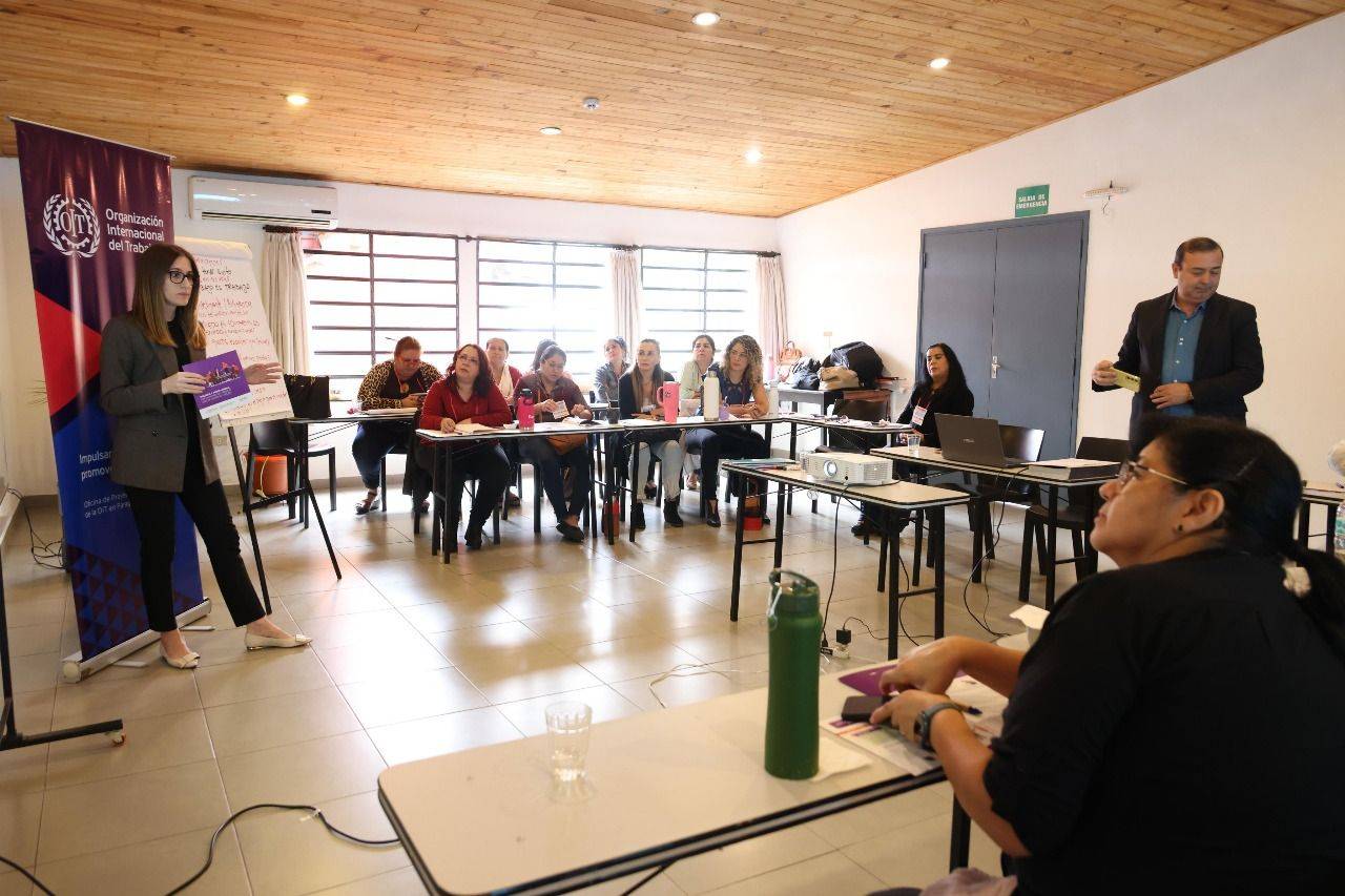 Abordan herramientas contra la violencia laboral en taller sobre equidad de género