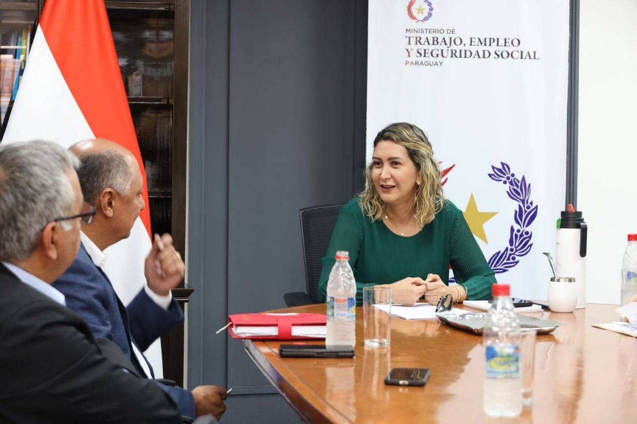 Autoridades municipales se suman a la campaña de formalización laboral en el programa Hambre Cero