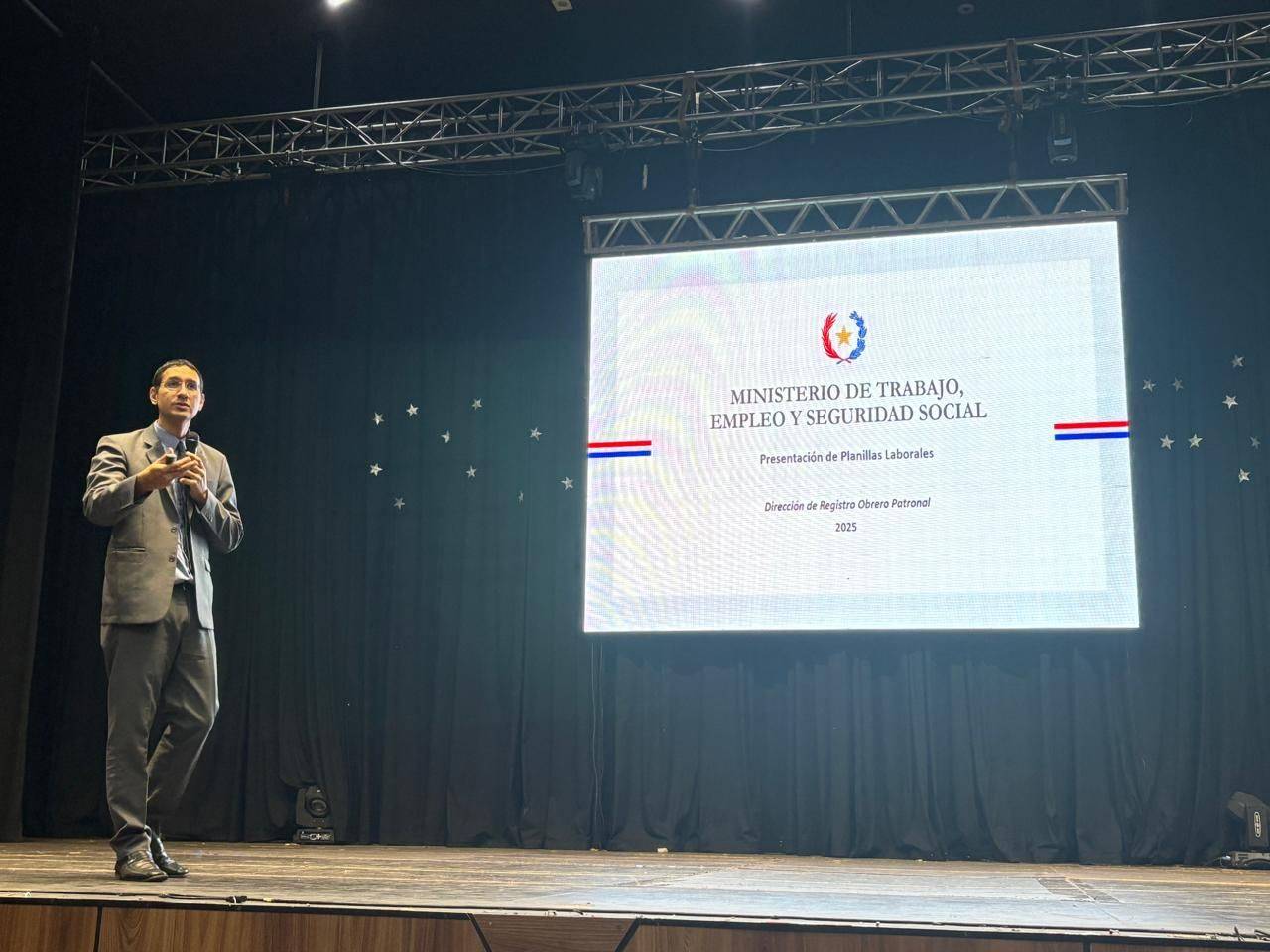 Ministerio de Trabajo socializó nuevas normativas laborales con contadores de Alto Paraná