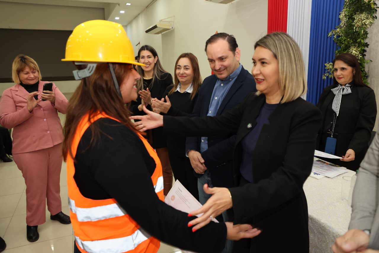 Certificación de competencias laborales y fortalecimiento de la cultura de la prevención en Itapúa