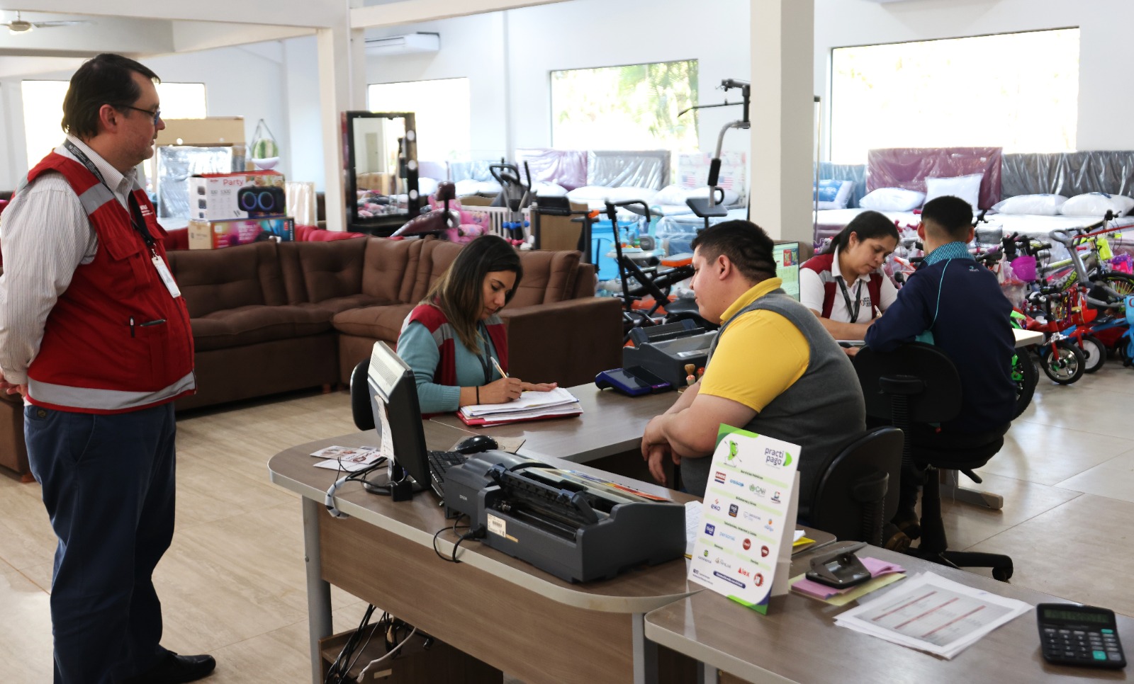Fiscalización laboral en locales de venta de electrodomésticos con acompañamiento policial y judicial