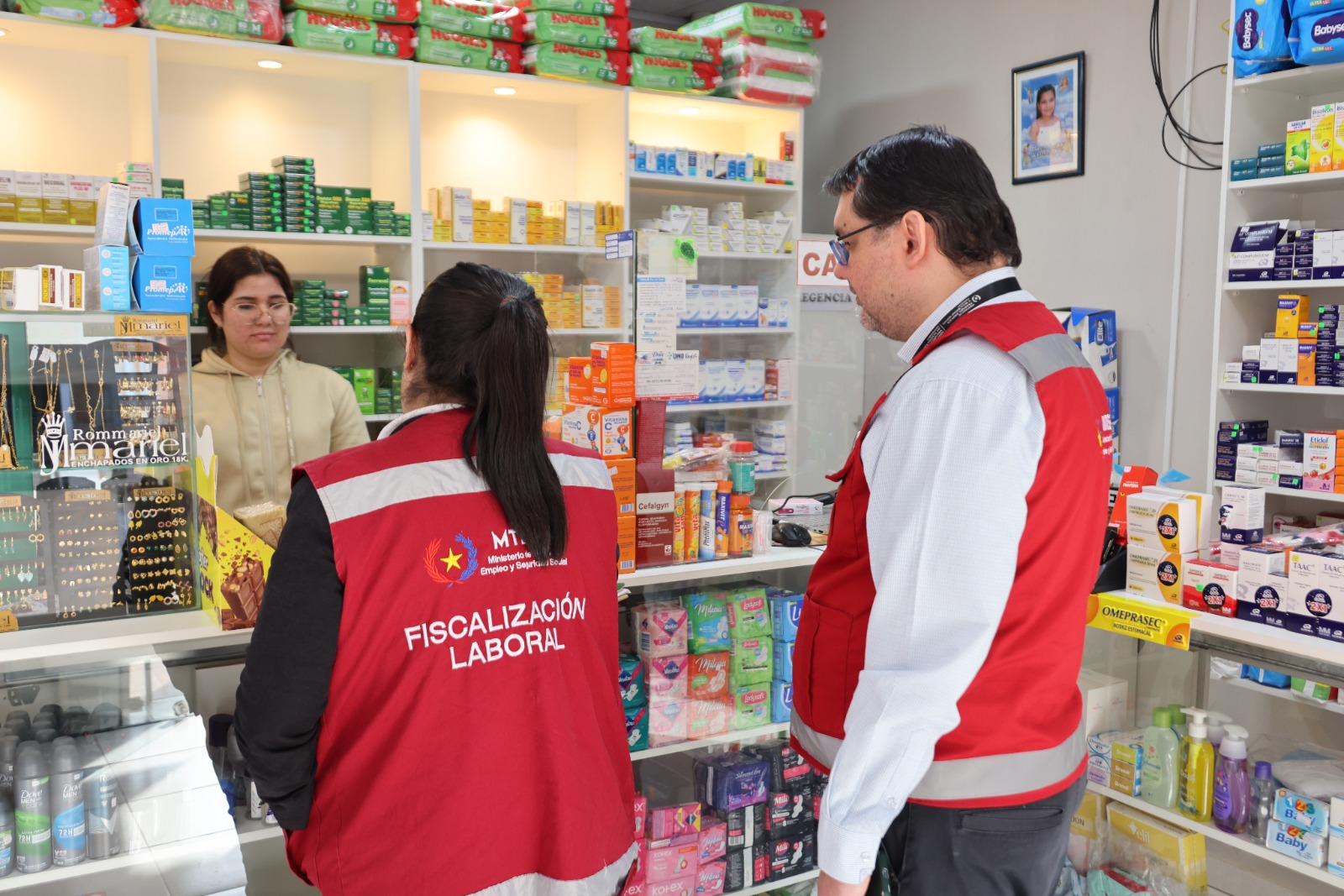 Fiscalización del Ministerio de Trabajo en farmacias de Caaguazú detecta incumplimientos laborales