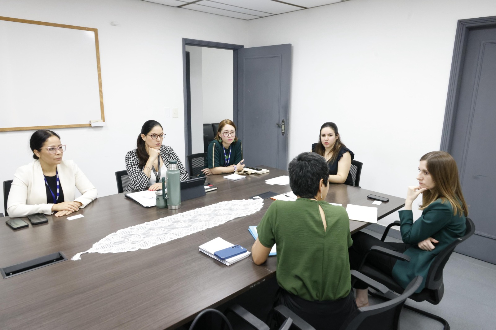 Abordan proyecto que promueve los derechos laborales en el sector de cuidados