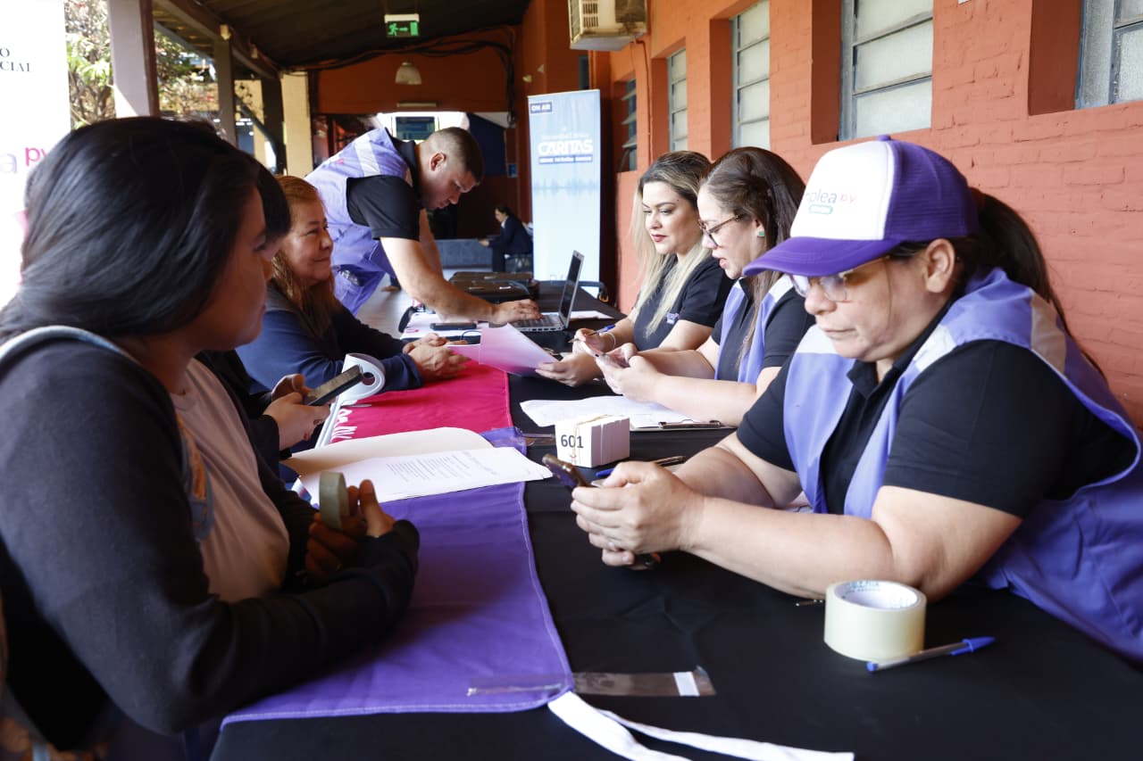 Más de 570 oportunidades laborales ofreció la Expo Empleo UC Conecta