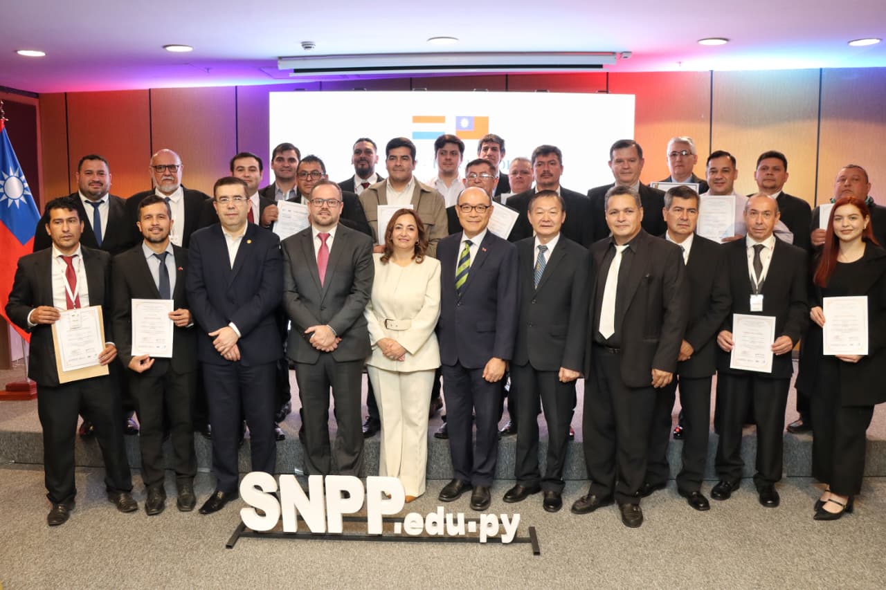 Culminó formación profesional con certificación internacional en movilidad eléctrica