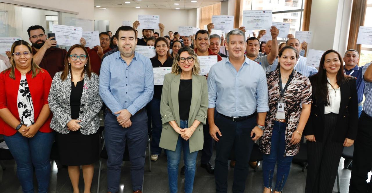 Funcionarios del MTESS y SINAFOCAL son pioneros en la certificación de sus competencias en el sector público