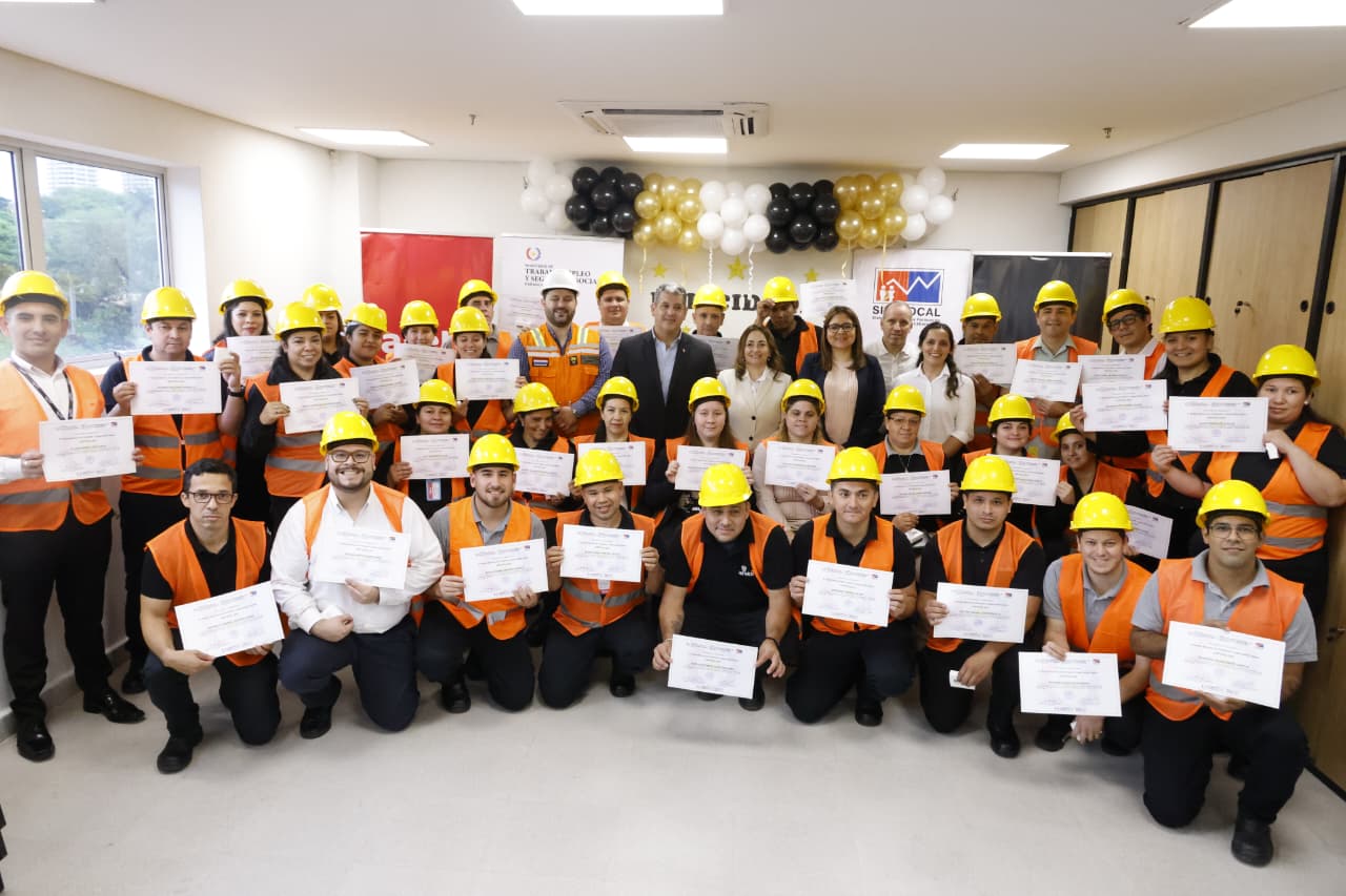 Trabajadores de supermercados concluyen curso de Salud y Seguridad Ocupacional