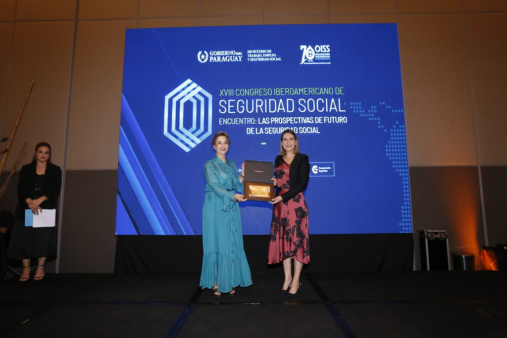 OISS distingue a la ministra de Trabajo de Paraguay por su destacada trayectoria en seguridad social