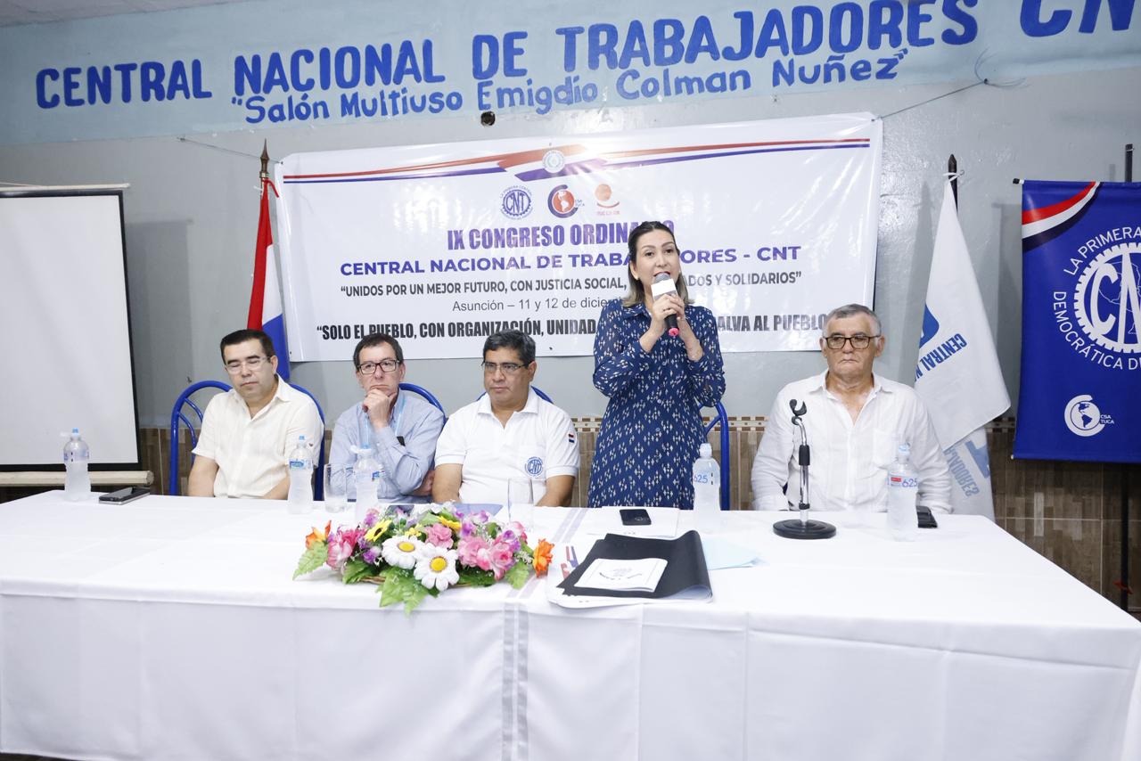 Ministerio de Trabajo ratifica compromiso con el diálogo social en congreso sindical