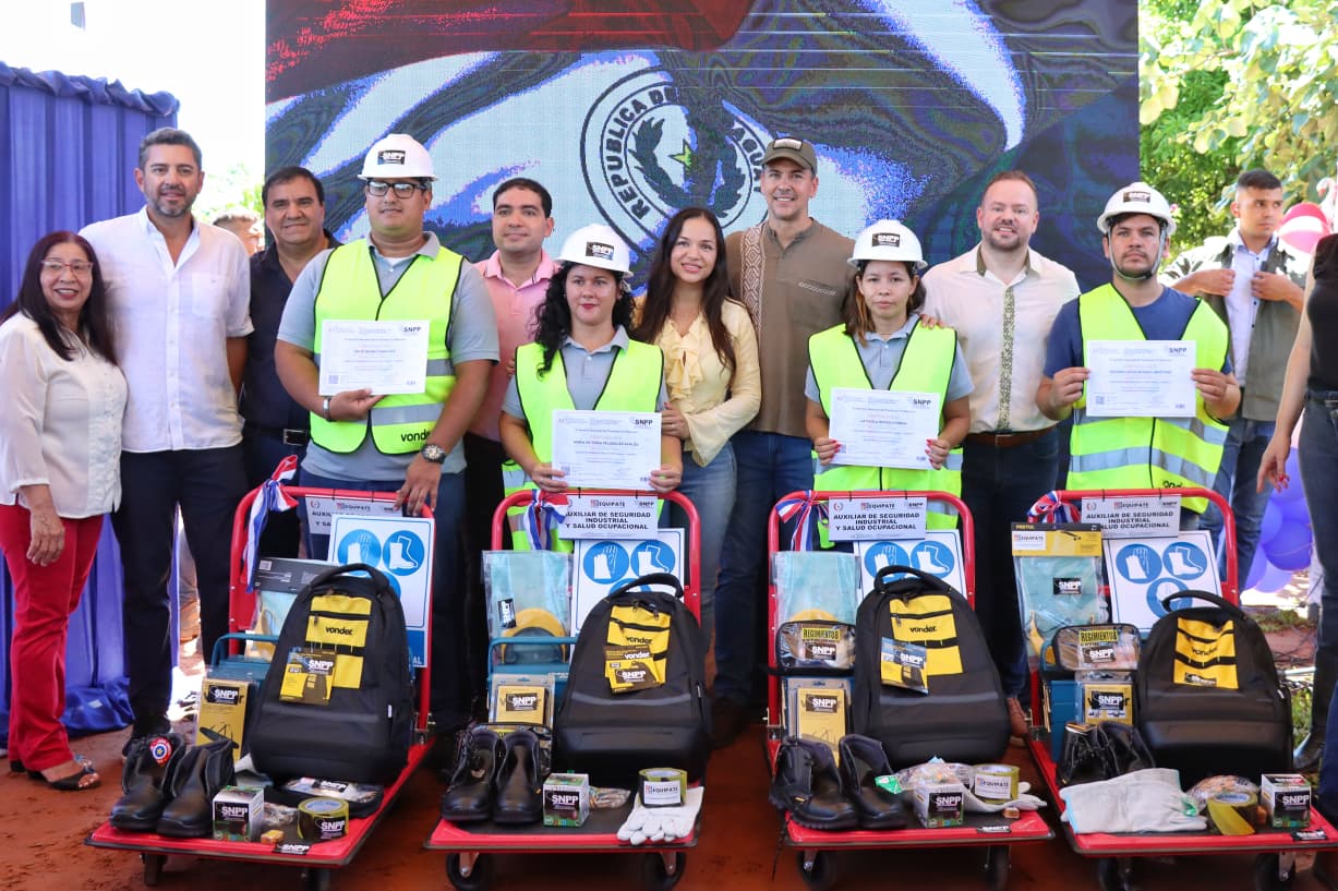 Entrega de Equipate en Itaugua.