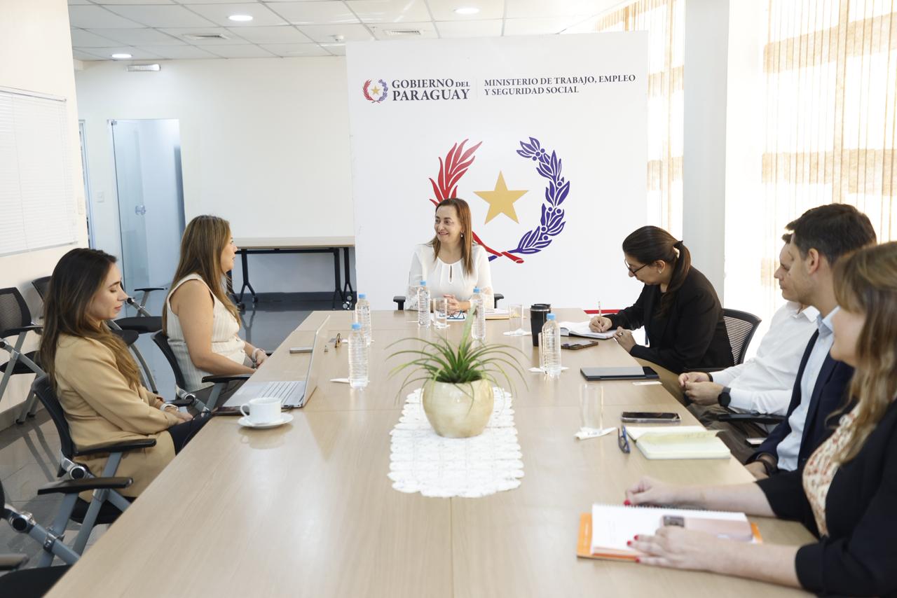 MTESS y UIP exploran alianza para impulsar el empleo juvenil en el sector industrial